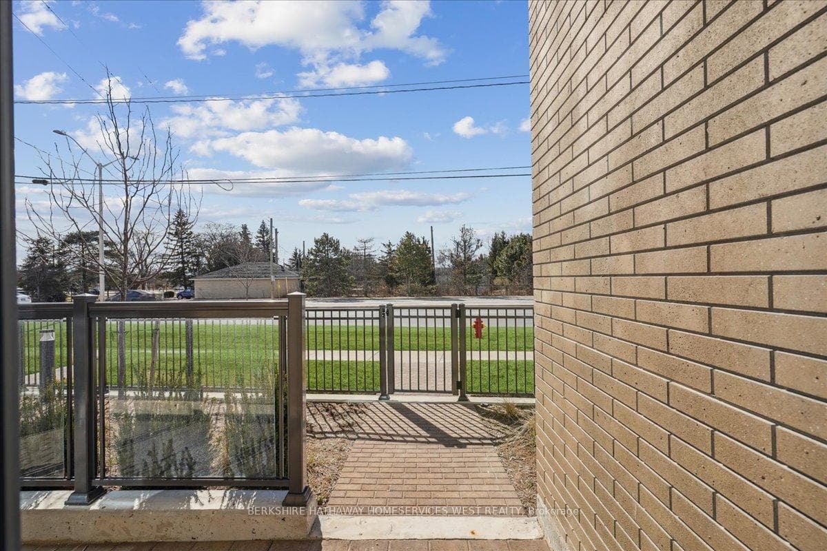 509 DUNDAS Street Unit 103 photo 20