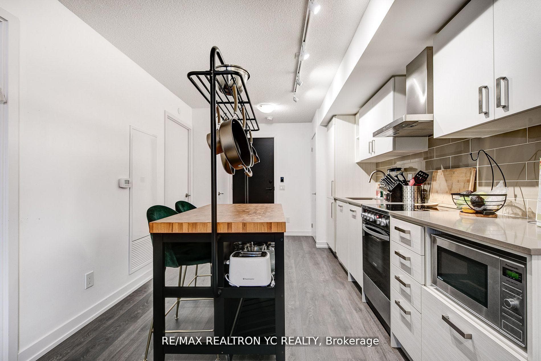 125 Redpath Avenue Unit 808 photo 7
