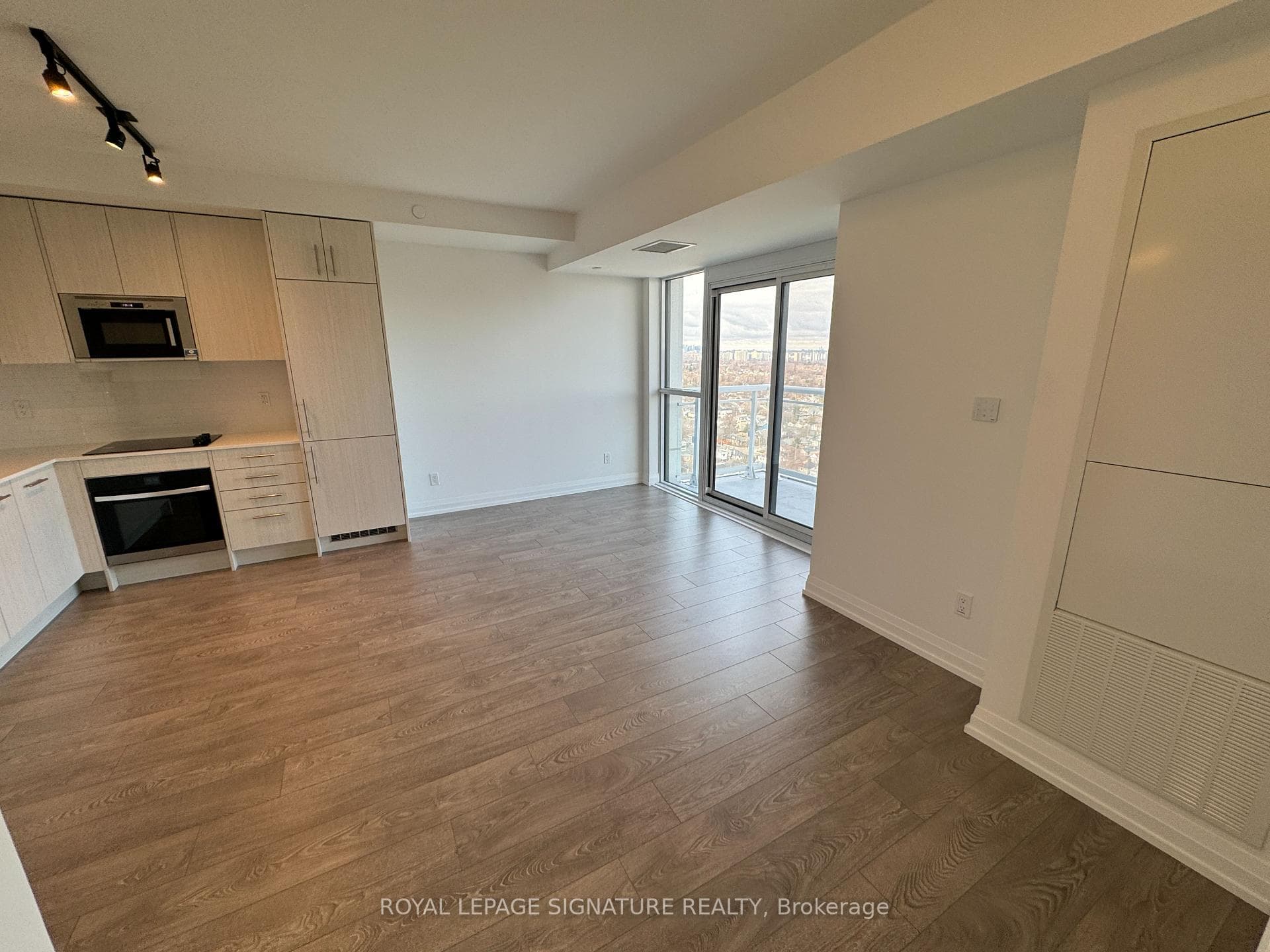 286 Main Street Unit 2202 photo 4