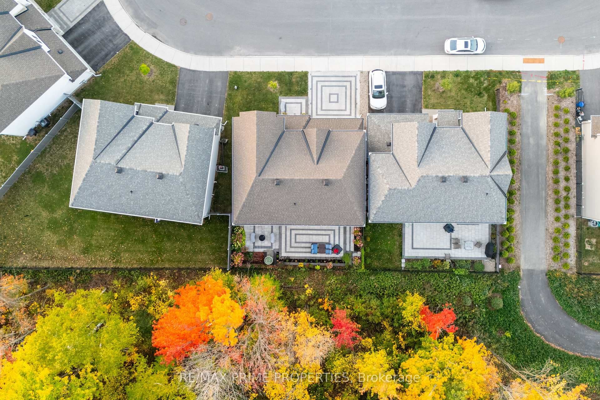820 MERCIER Crescent photo 46
