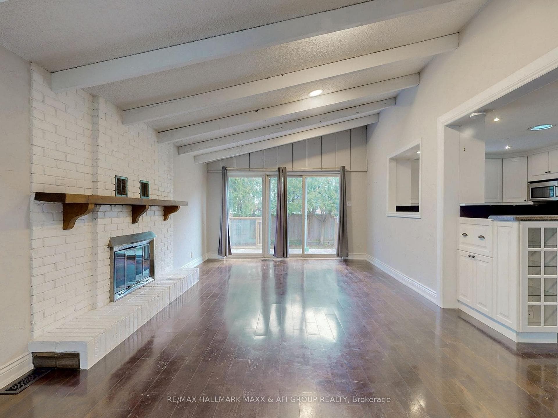 1036 Marley Crescent photo 8