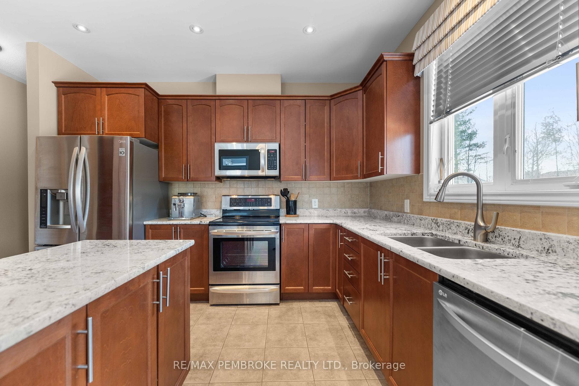 8 Bedard Boulevard photo 11