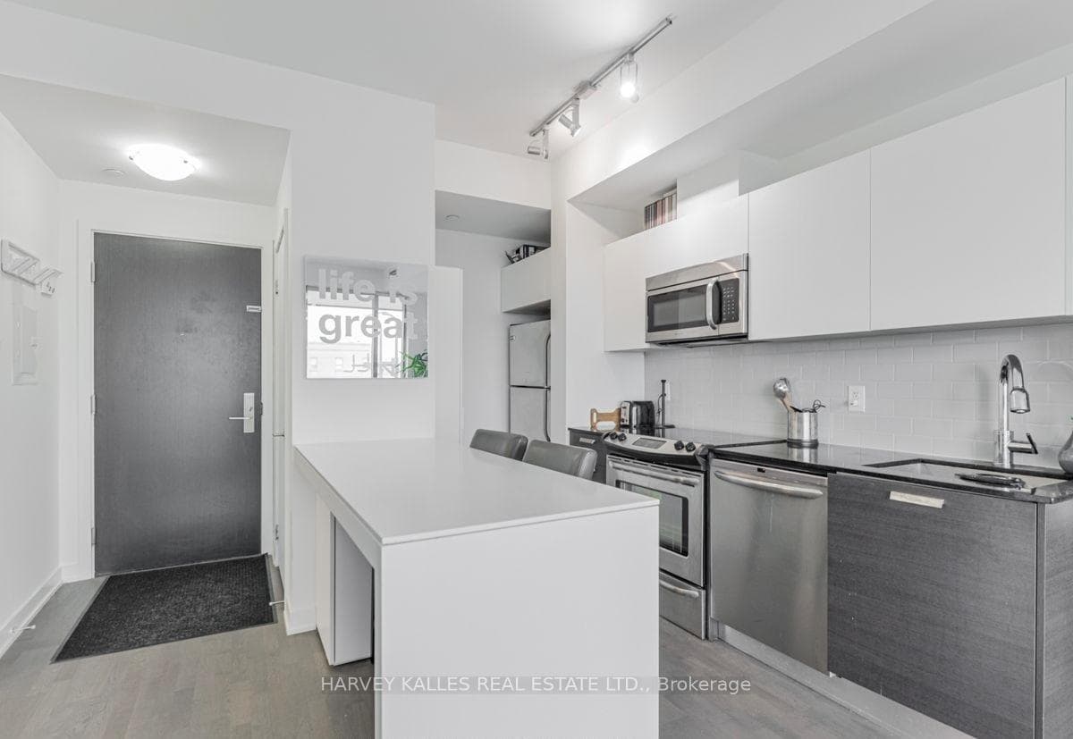 1815 Yonge Street Unit 1407 photo 7
