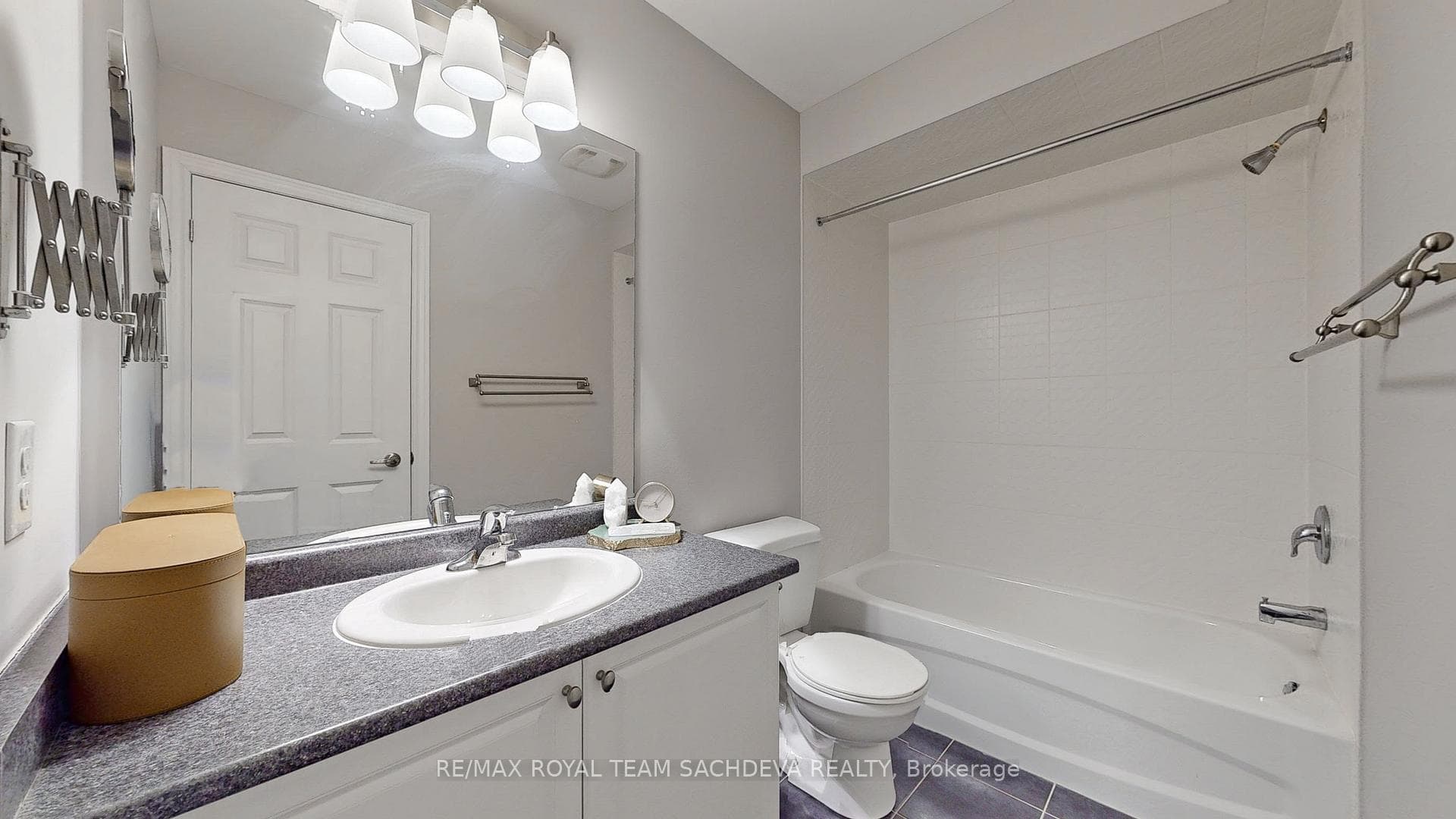 56 Dewell Crescent photo 35