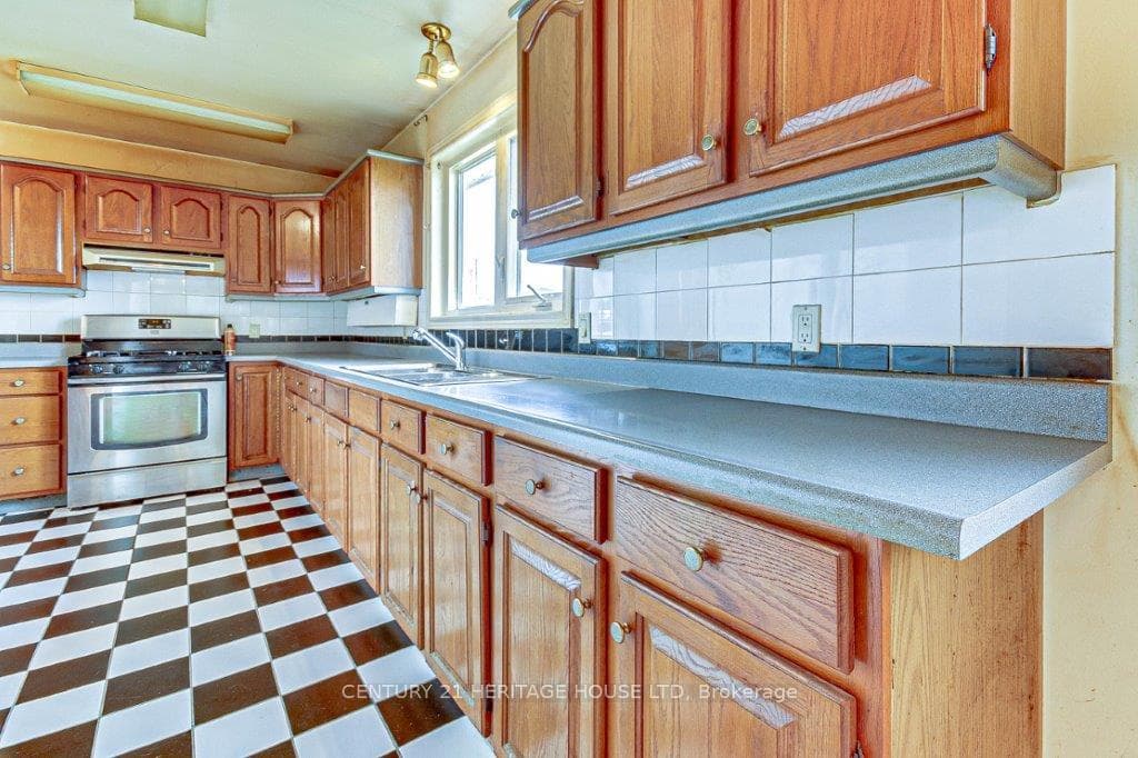 159 Maud Street photo 29