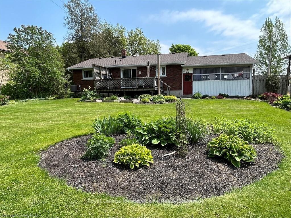 425 WELLINGTON Street photo 26