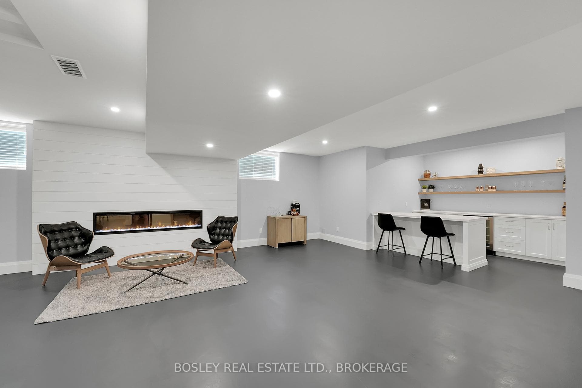 living, the lower level can be accessed from both