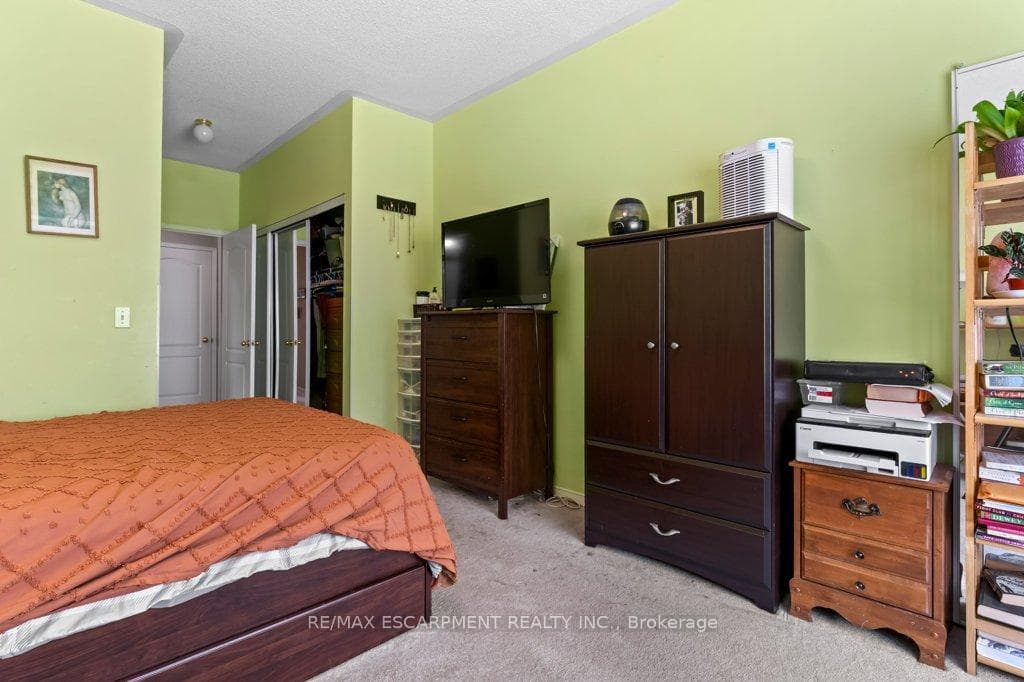76 Morrison Crescent photo 28