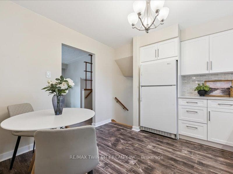 Eat-in kitchen