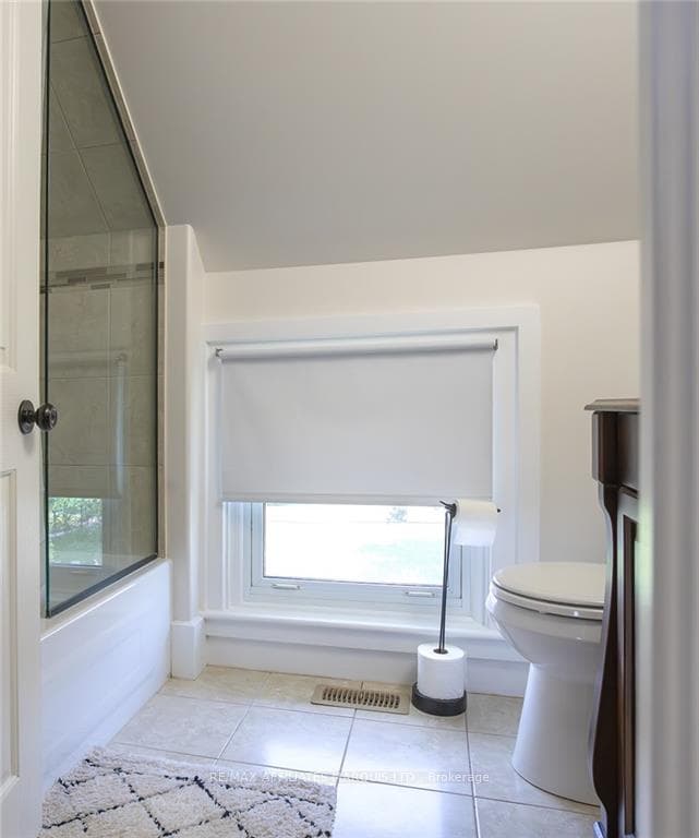 40 BRODER Crescent photo 26