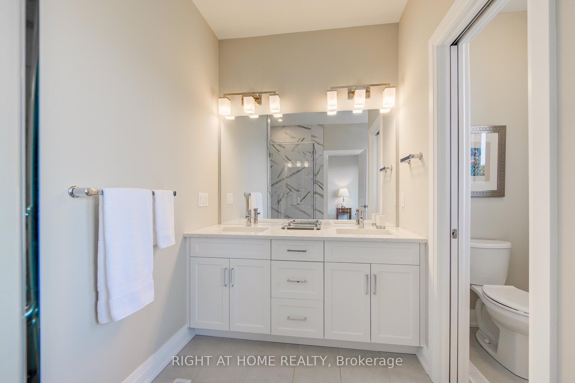 2043 LOCKWOOD Crescent photo 28