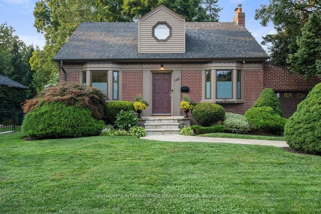 149 Burnhamthorpe Road photo 1