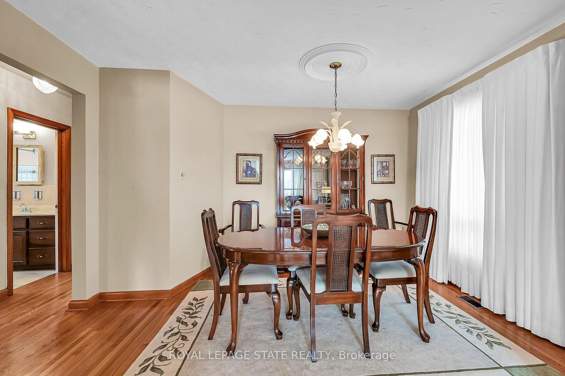 118 Charlotte Street photo 9