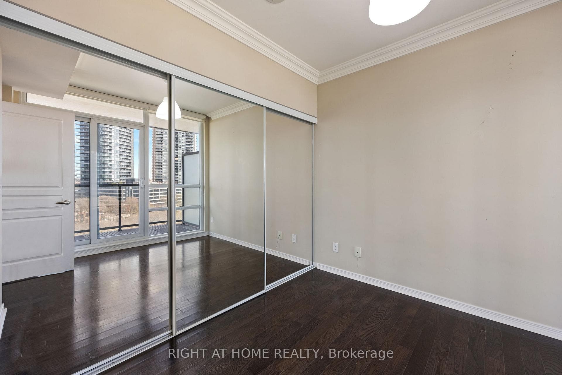 2240 Lake Shore Boulevard Unit 806 photo 16