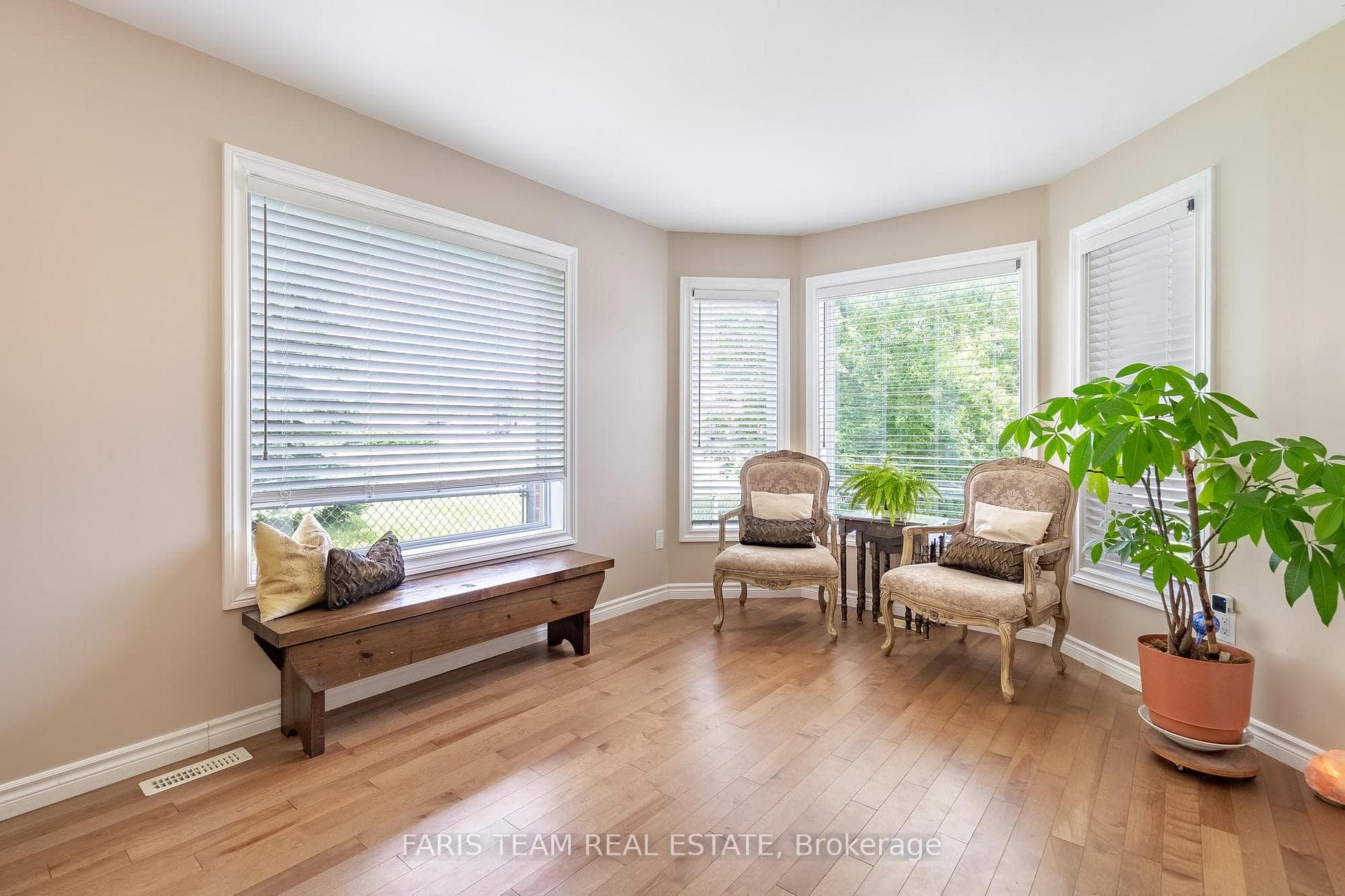 104 Madelaine Drive photo 7