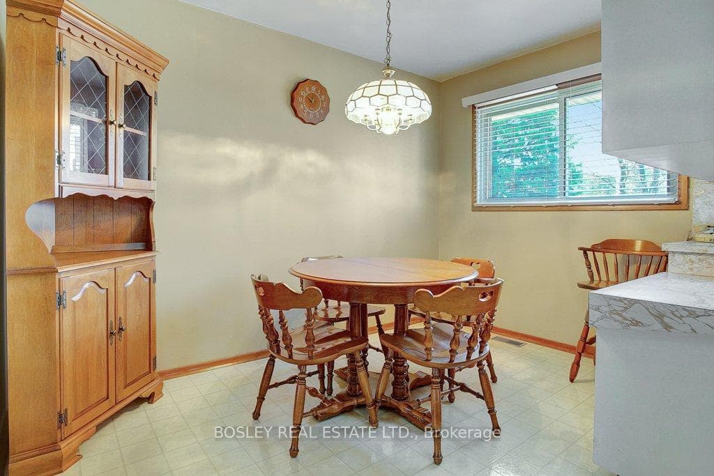 303 Dixon Street photo 8