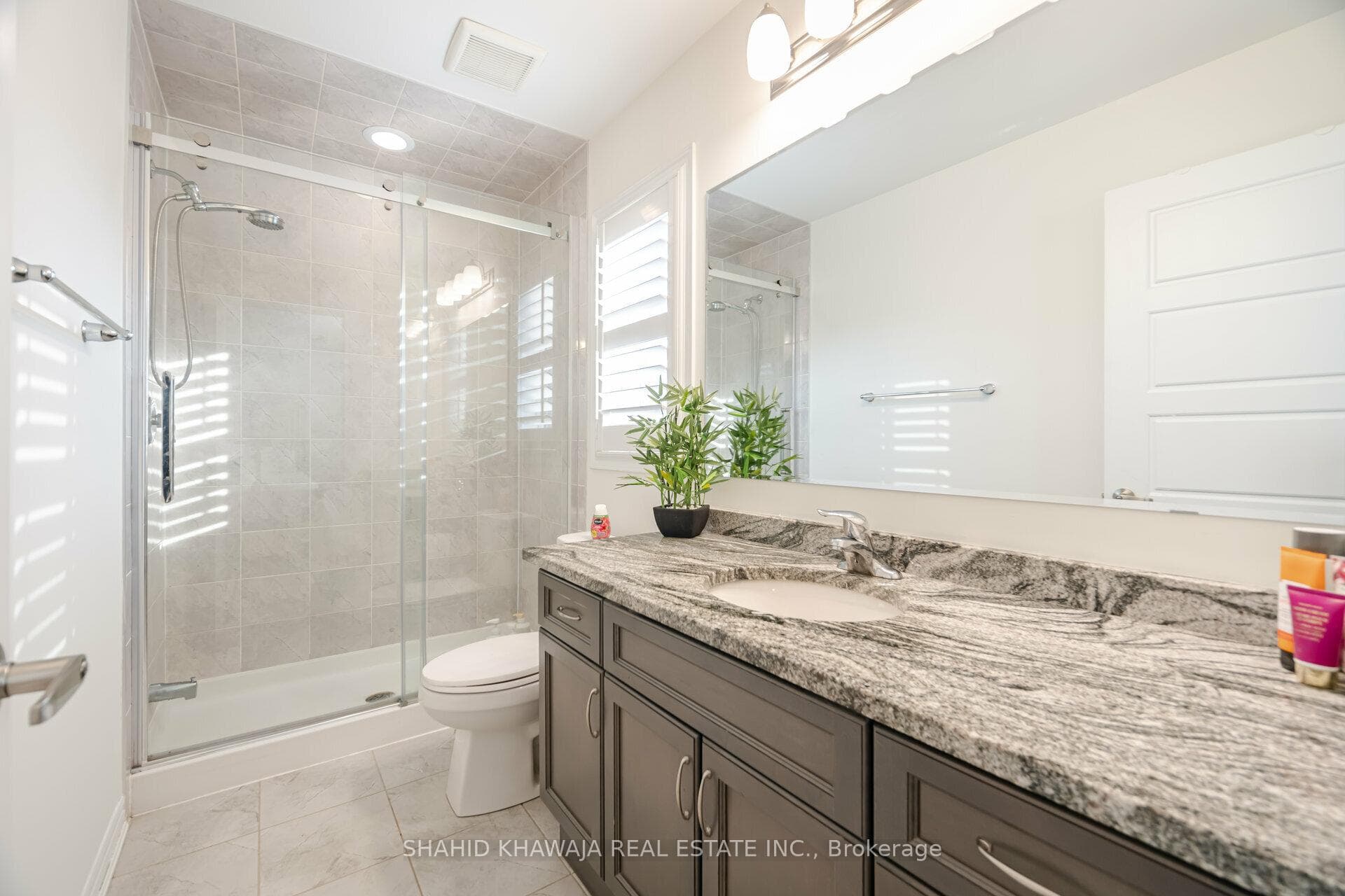 1300 Basswood Crescent photo 20