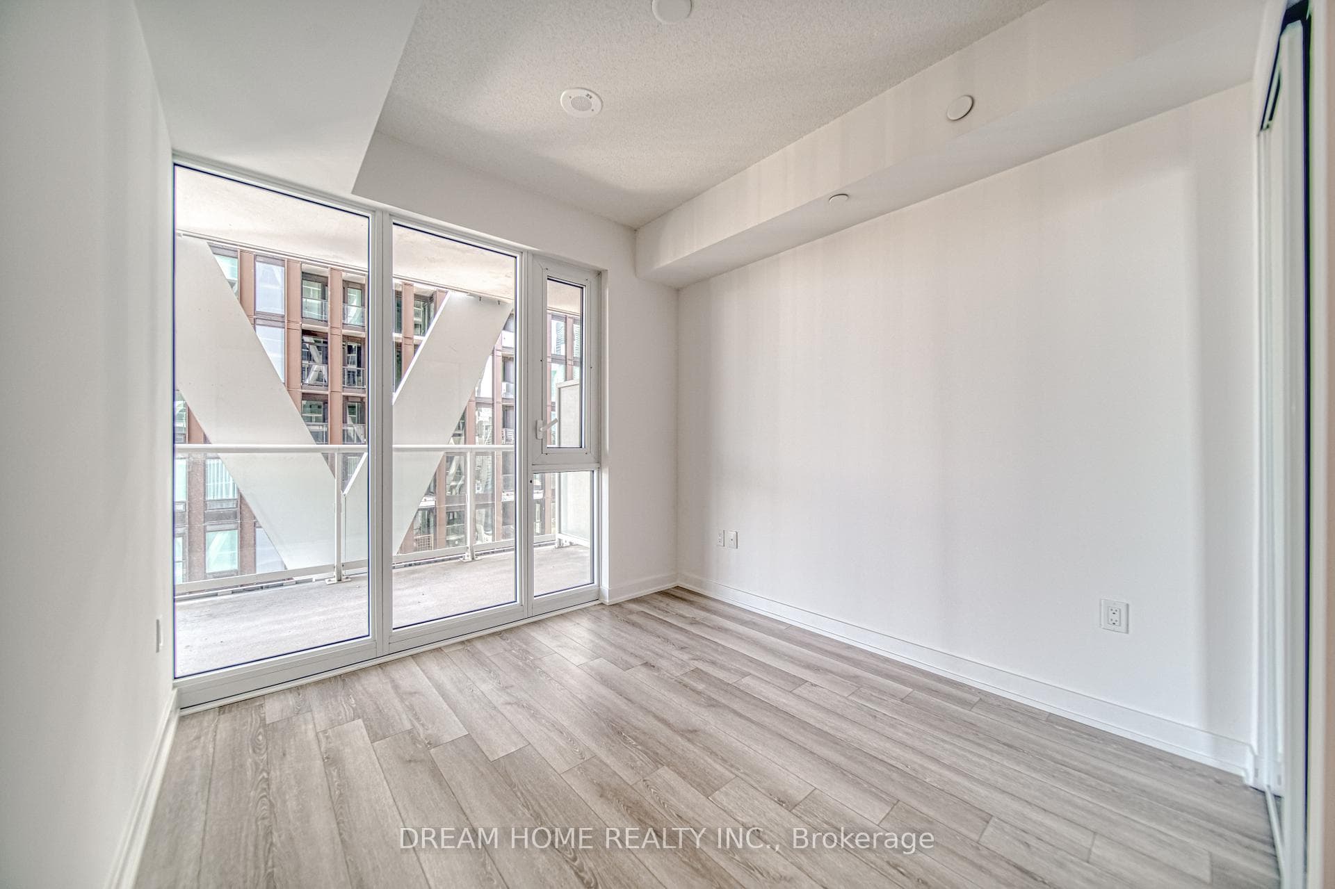 230 Simcoe Street Unit 1921 photo 15