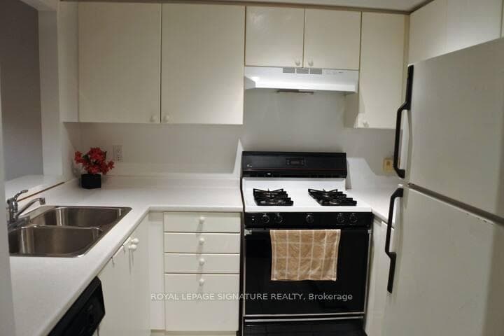 38 Hollywood Avenue Unit 317 photo 7