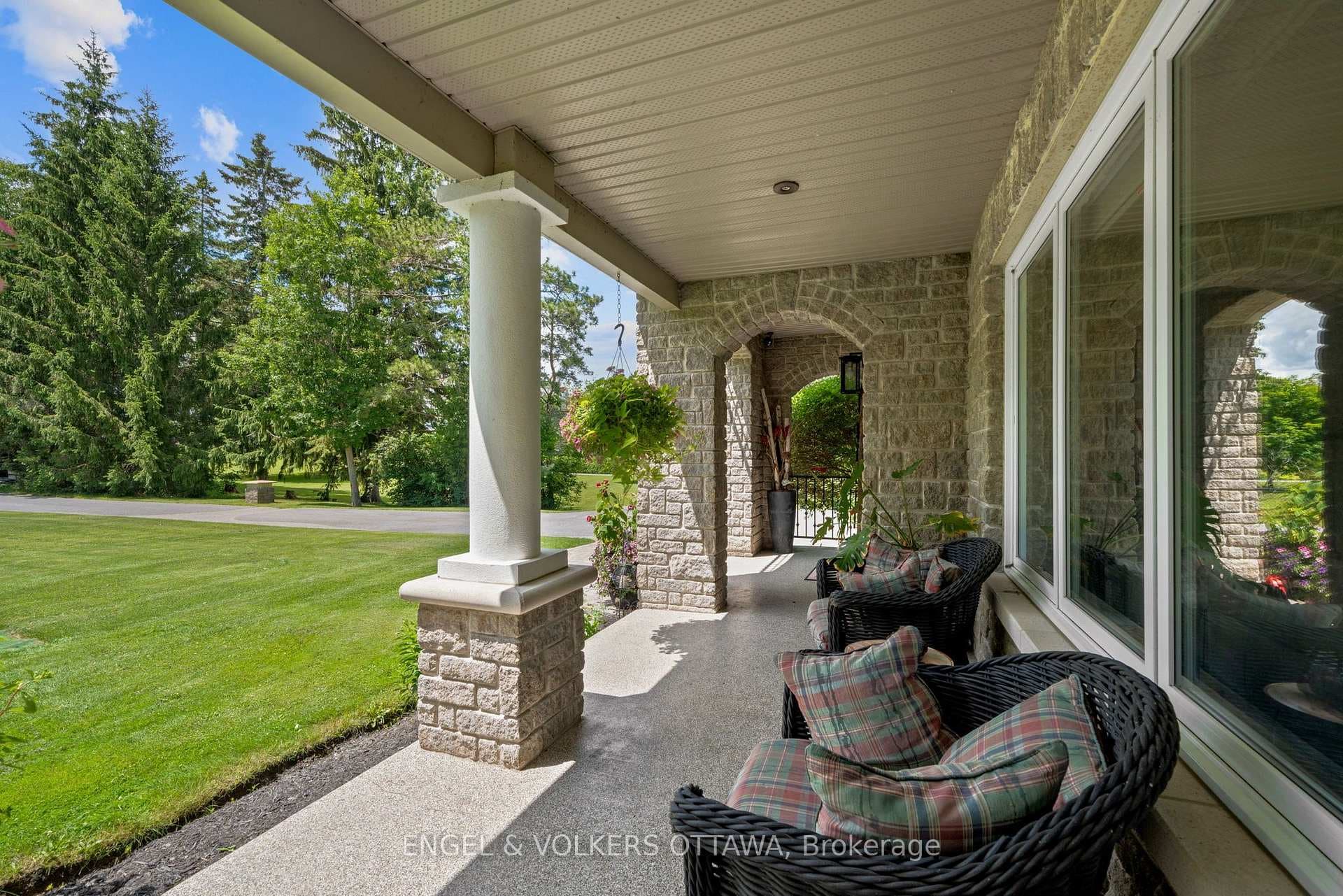 5833A Rideau Valley Drive photo 3