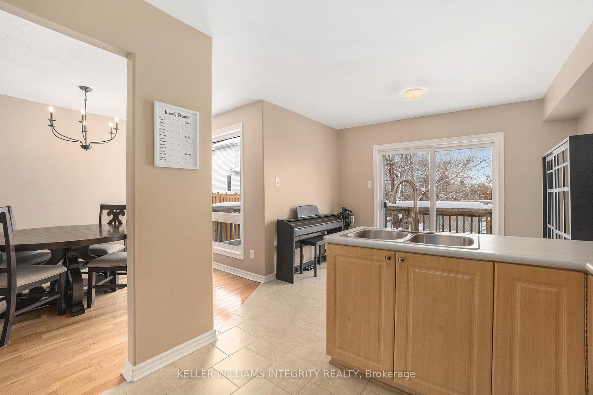 16 Woliston Crescent photo 8