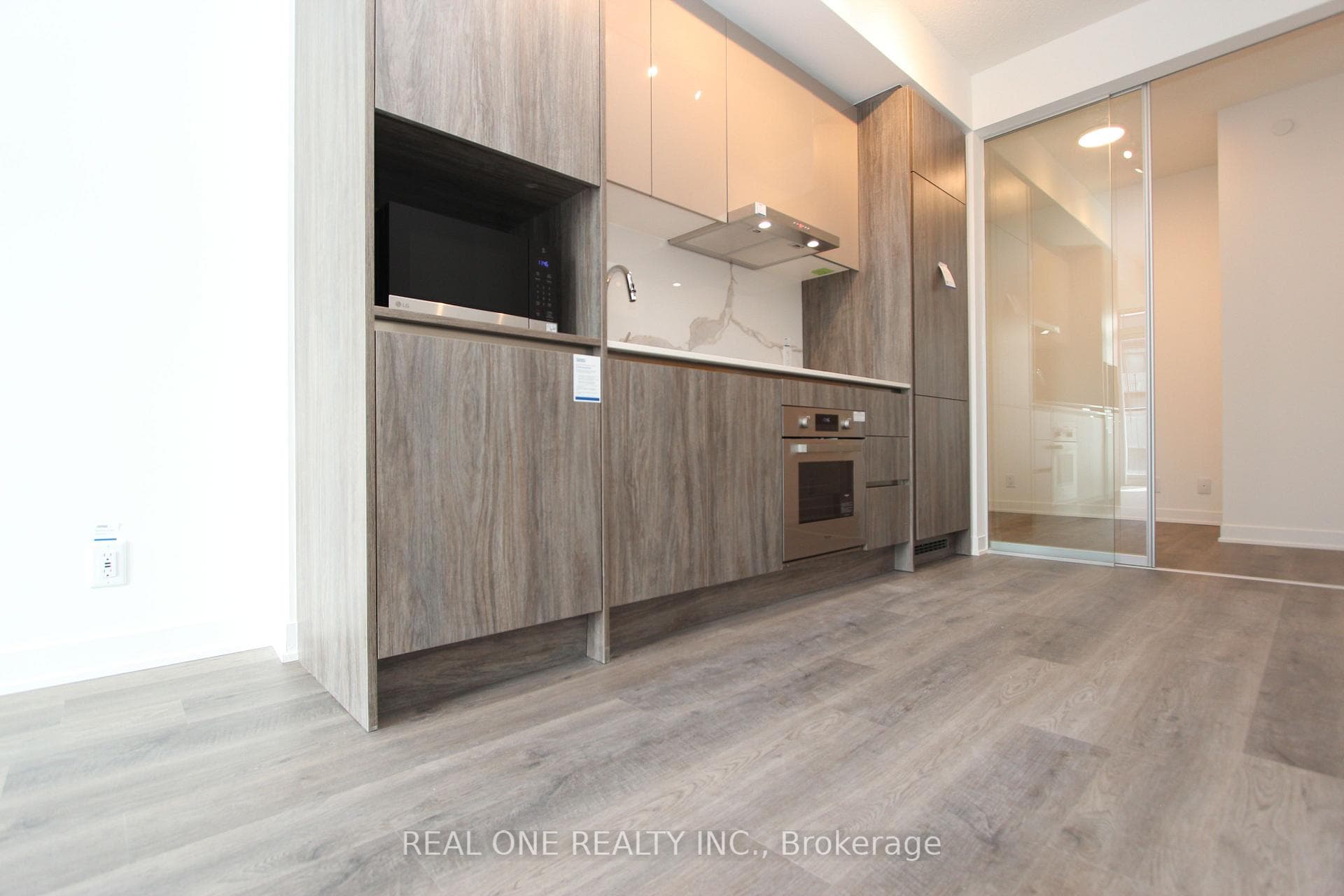 180 Front Street Unit 3307 photo 1