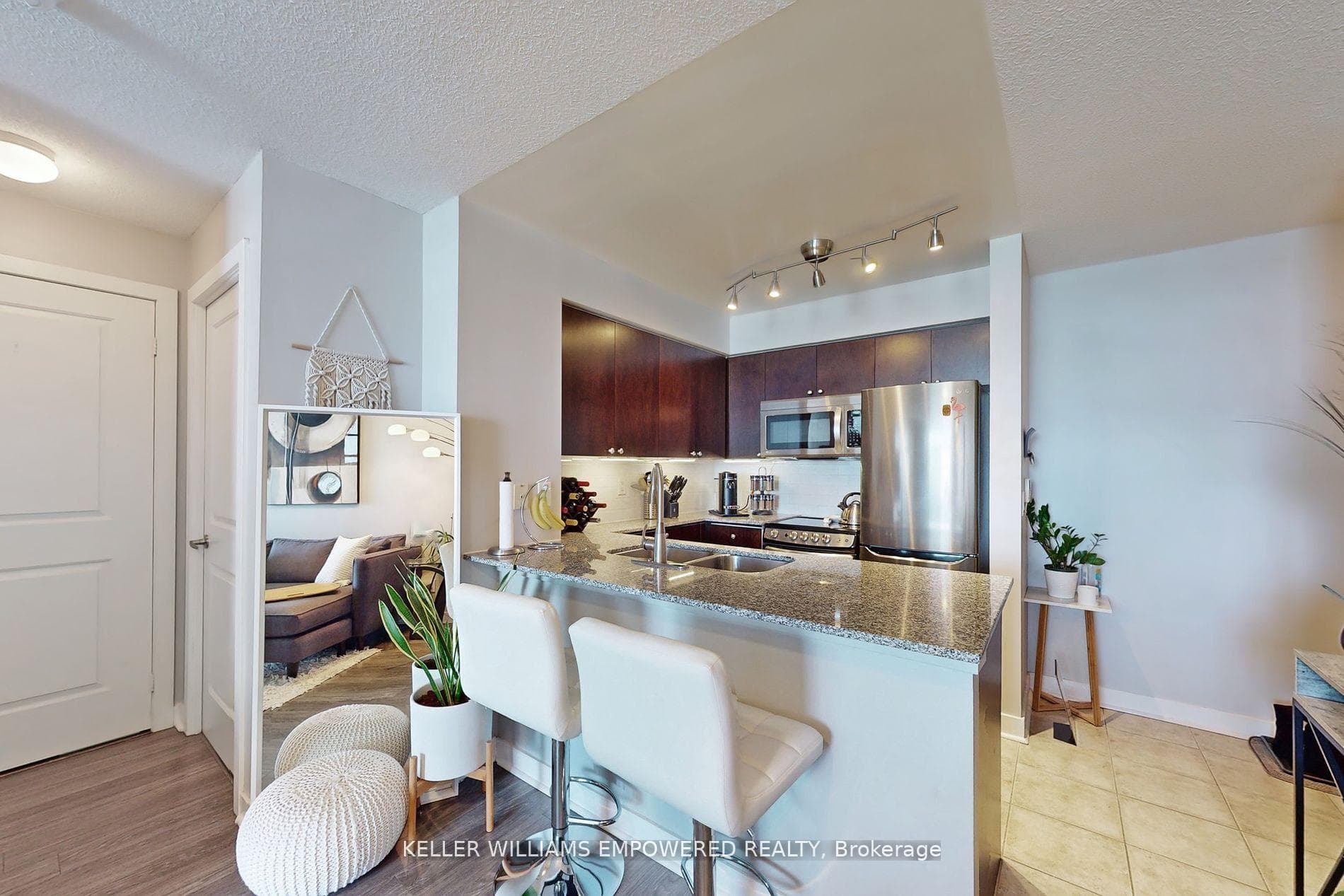 Convenient breakfast bar