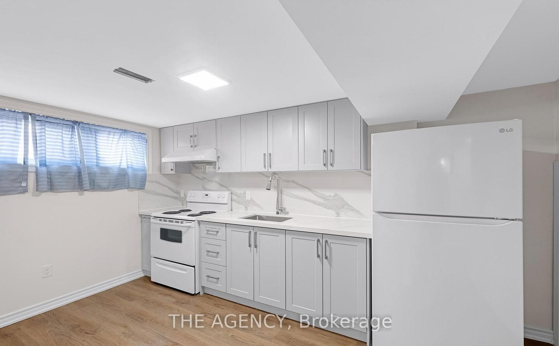 1038 Alexandra Avenue photo 8