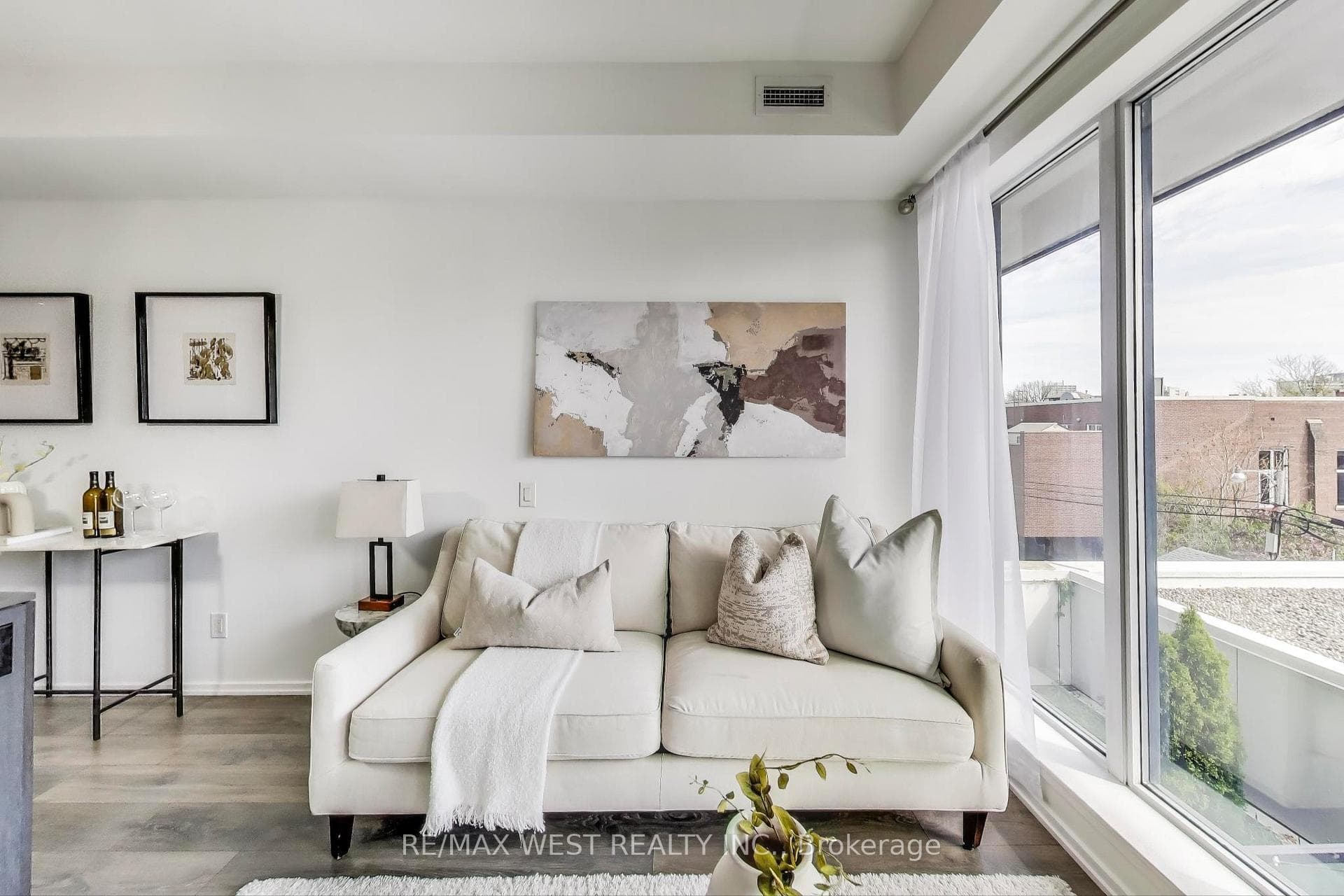 Unit 307 - Modern & Elegant Suite