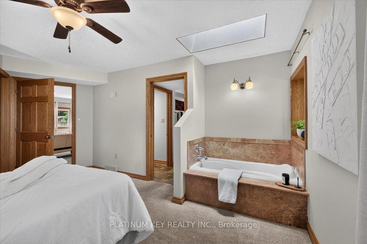 282 Beattie Street photo 17
