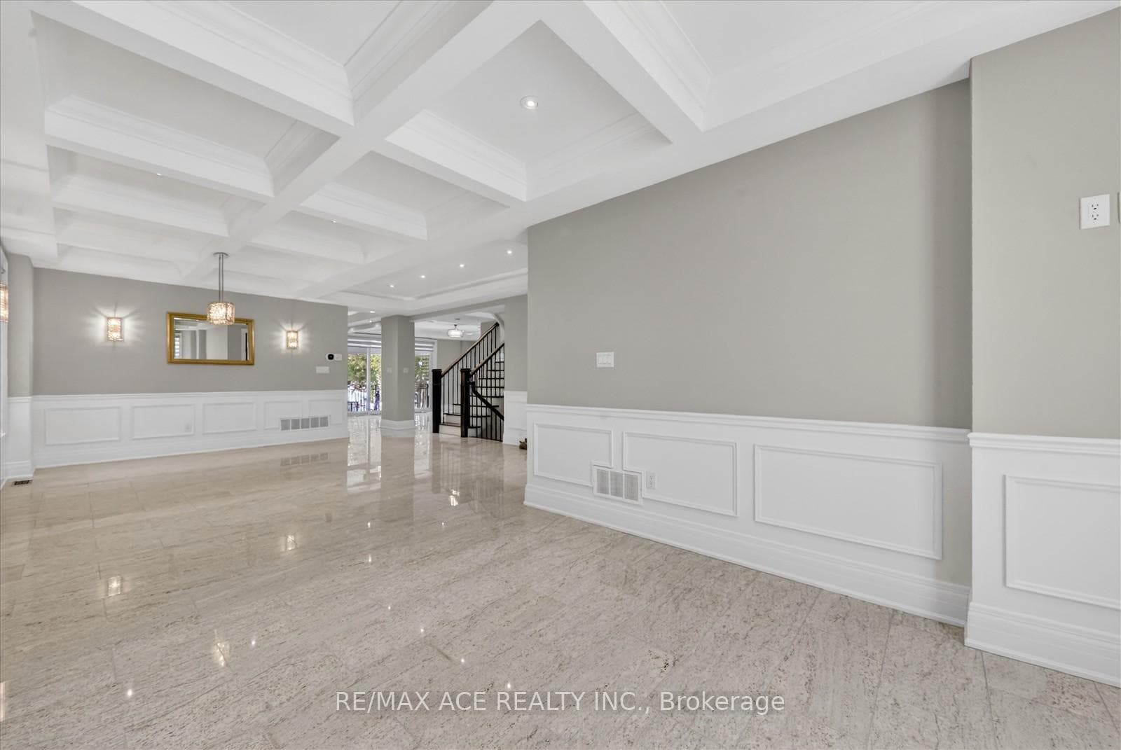 90 Colonial Avenue Unit Main photo 8