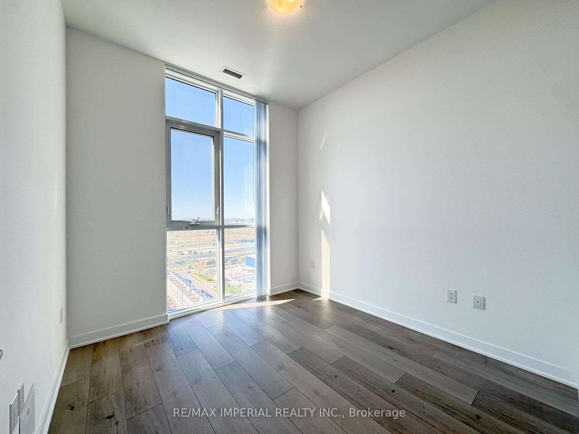 10 Honeycrisp Crescent Unit 1805 photo 6
