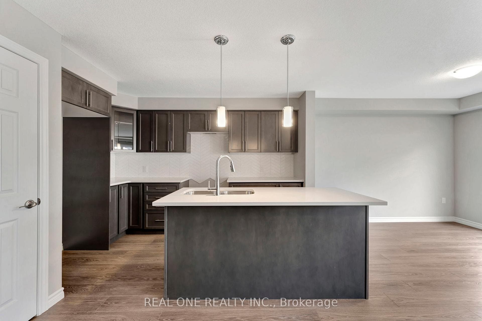 82 Harrison Drive photo 8