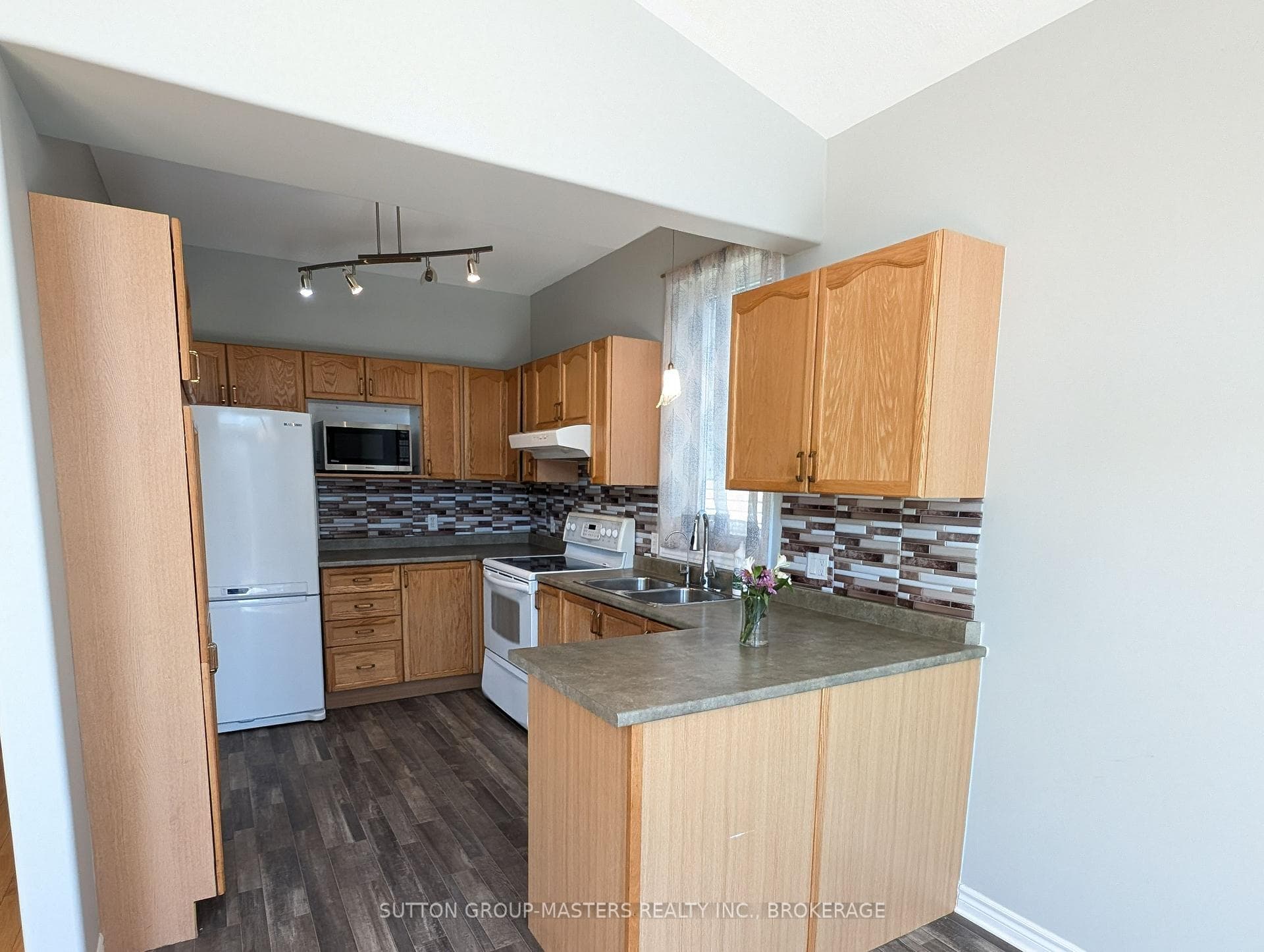 1135 Draper Avenue photo 7
