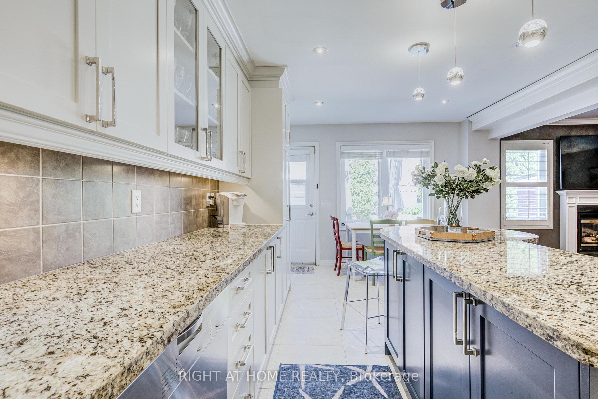 Kitchen W/Granite Countertops