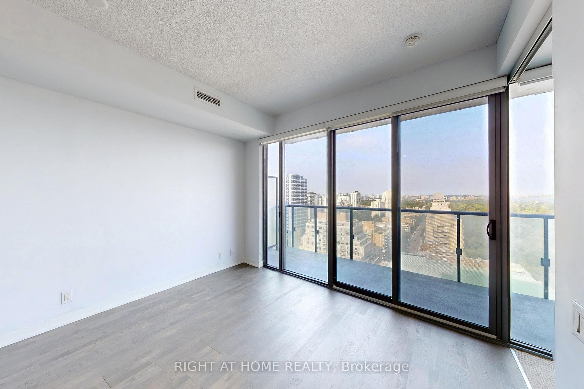 1815 Yonge Street Unit 2207 photo 11