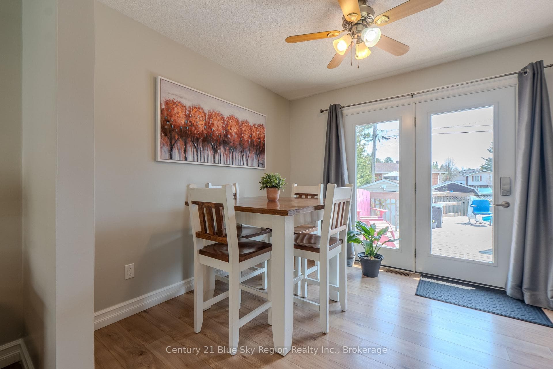 203 Rancier Street photo 9