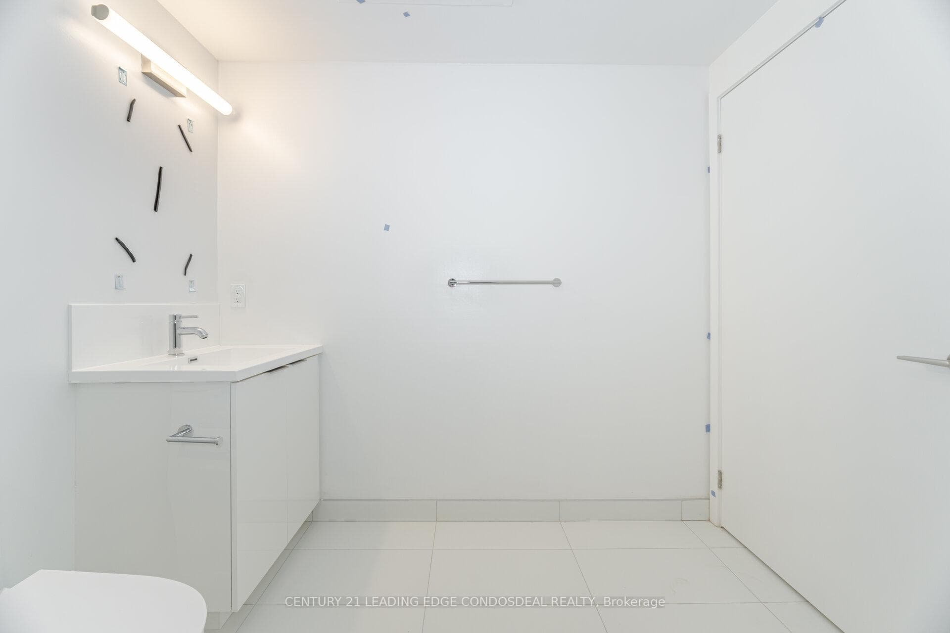 230 Simcoe Street Unit 2518 photo 20