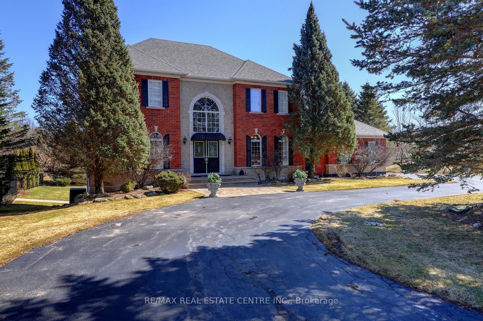 8 Deer Run Crescent photo 1