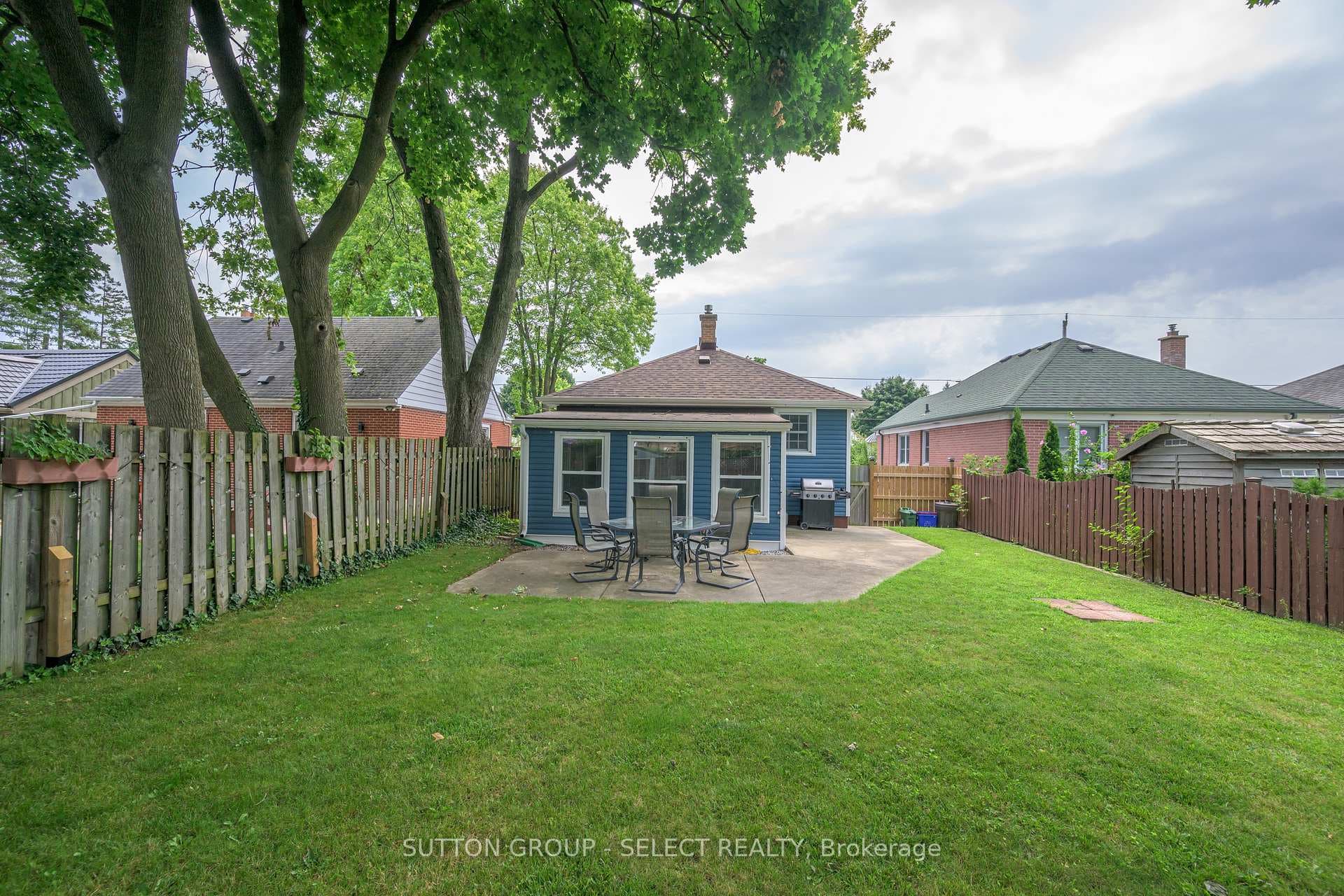 740 Grosvenor Street photo 27