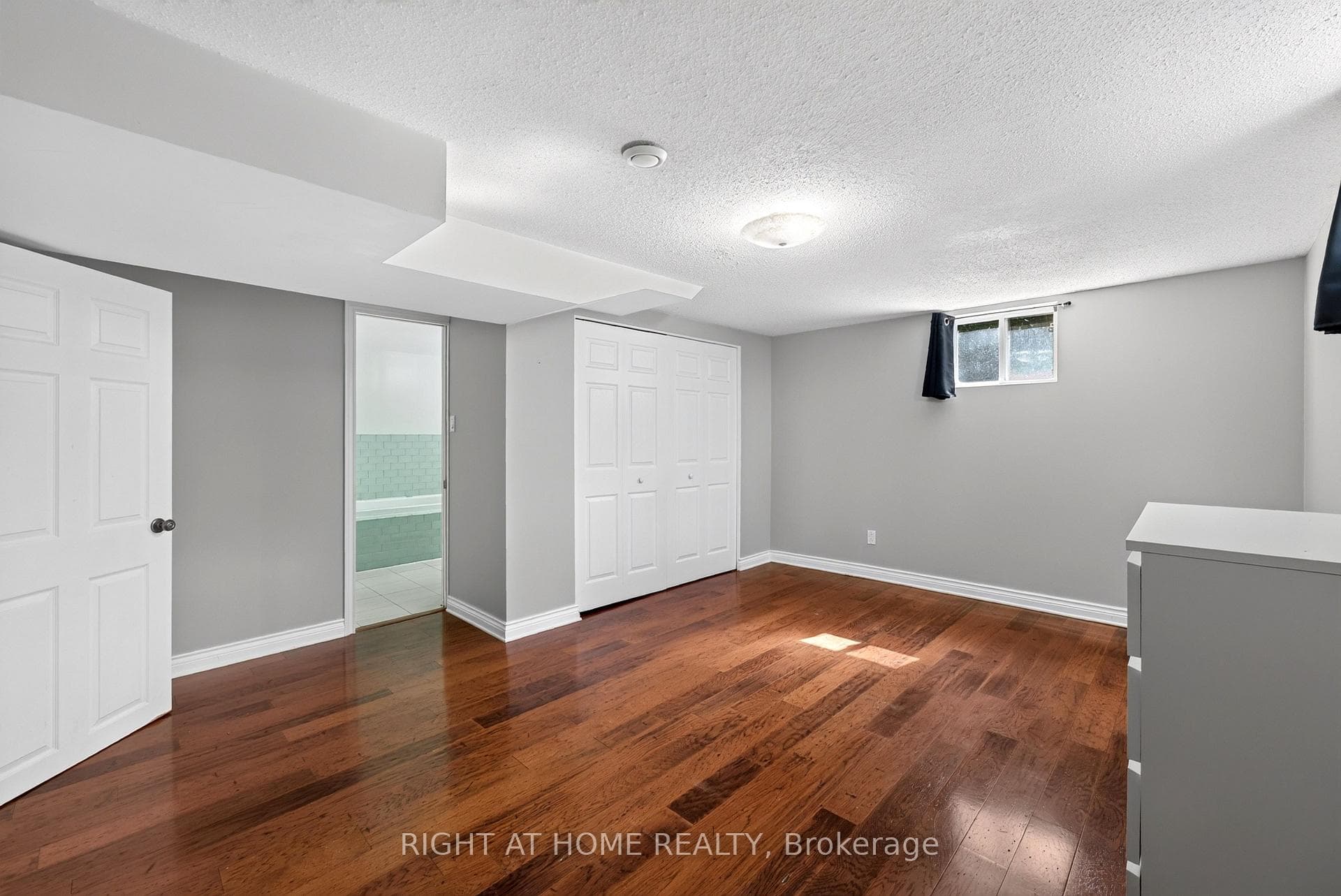 60 Westwood Drive photo 14
