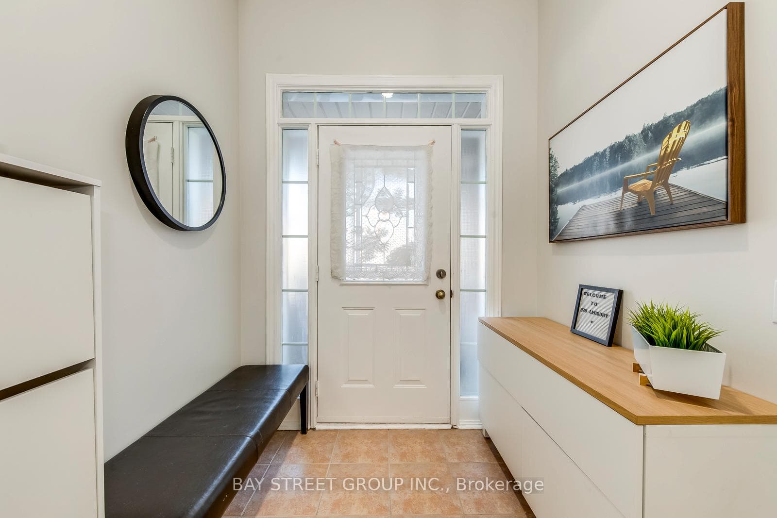 929 Ledbury Crescent photo 3
