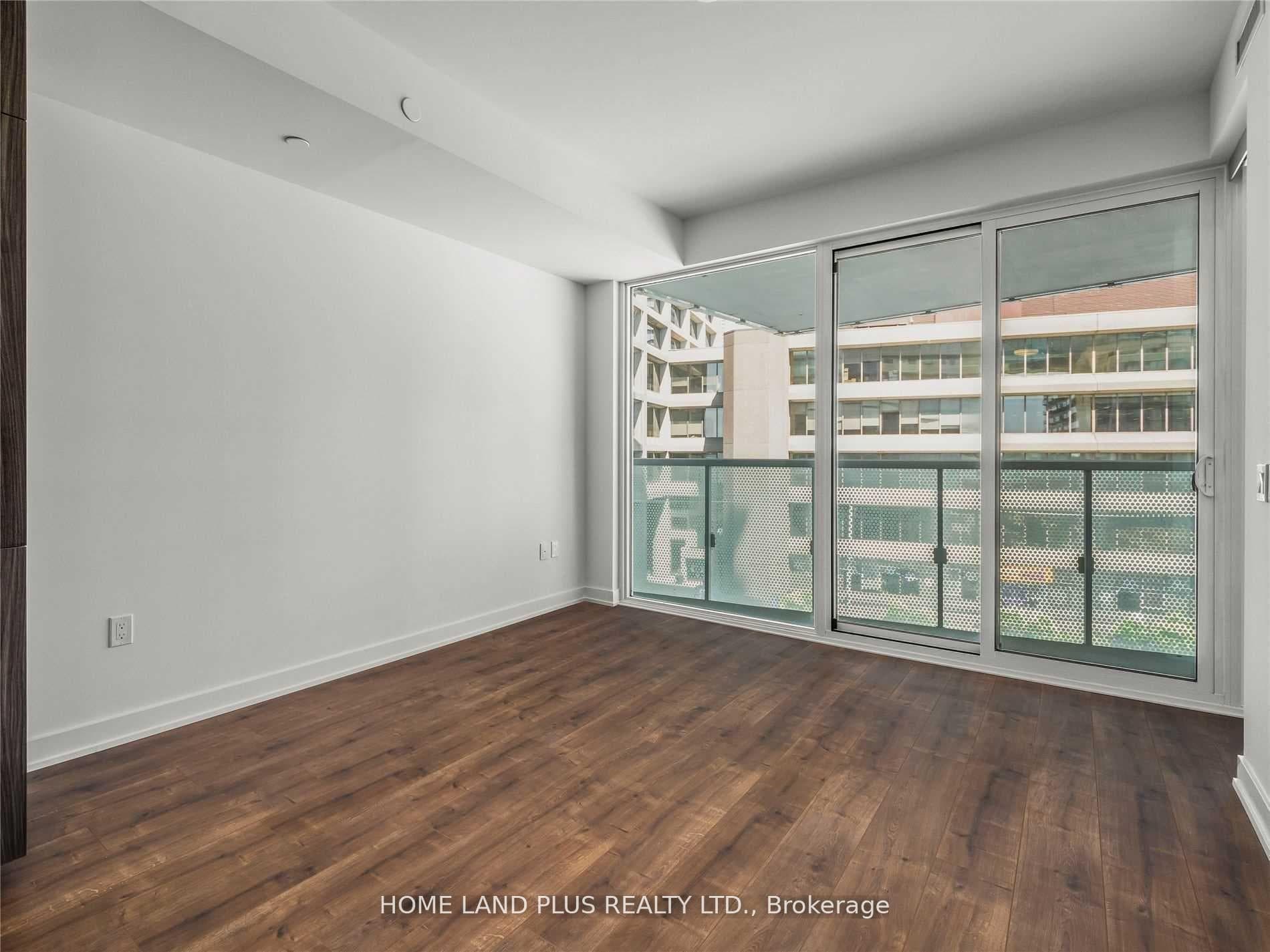 15 Queens Quay Unit 421 photo 14
