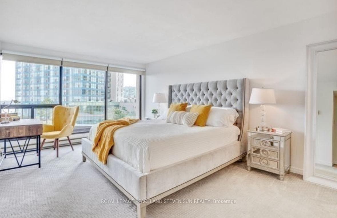 55 Harbour Square Unit 912 photo 8