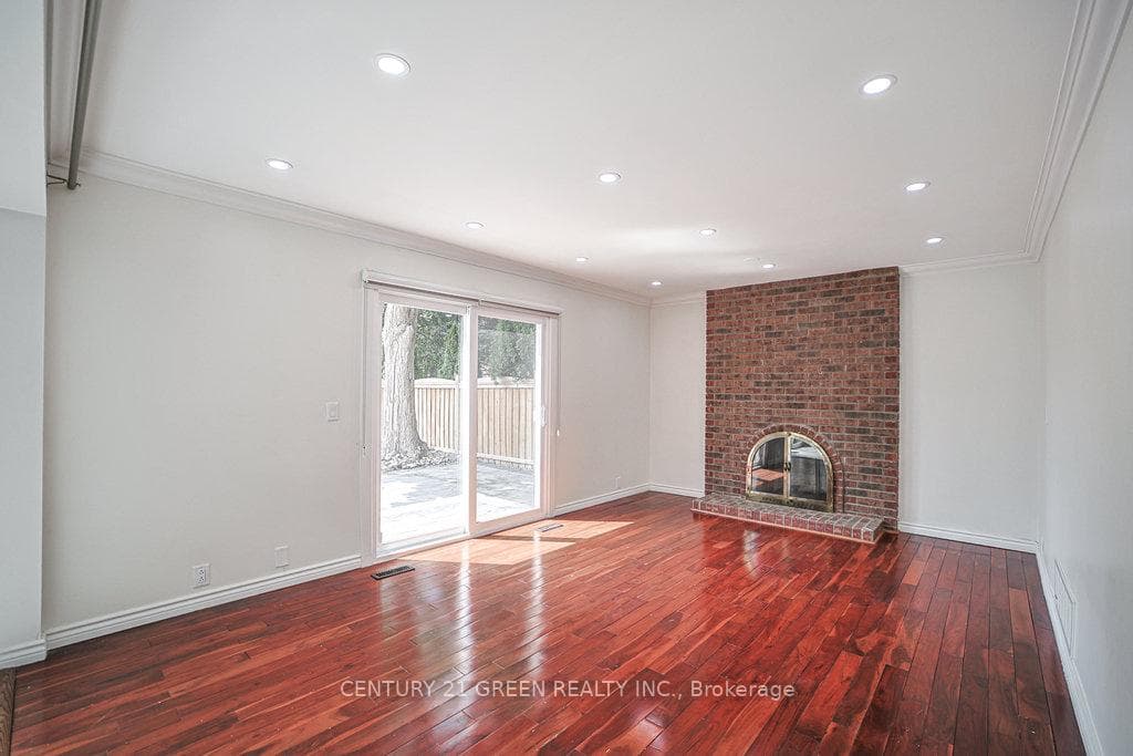 236 Ingleton Boulevard photo 13