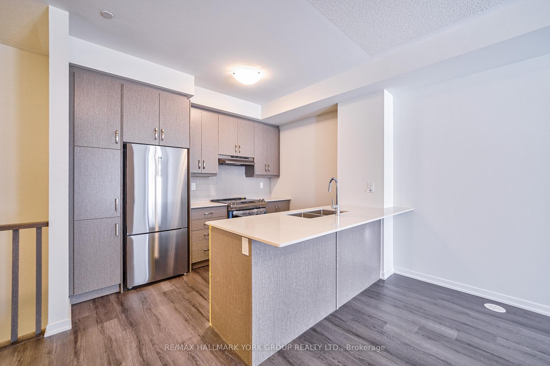 151 Honeycrisp Crescent Unit 180 photo 13