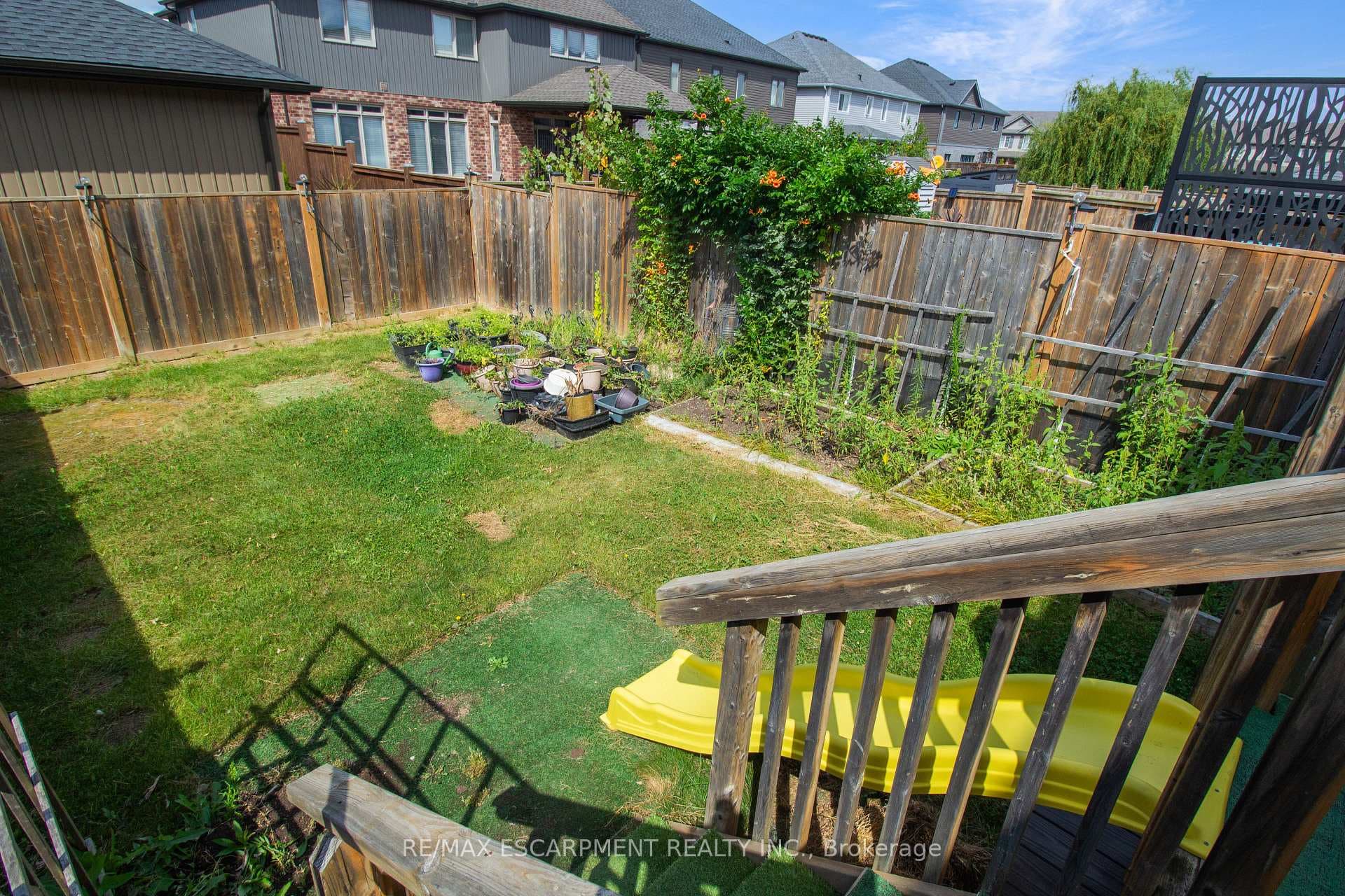 6411 Shapton Crescent photo 39
