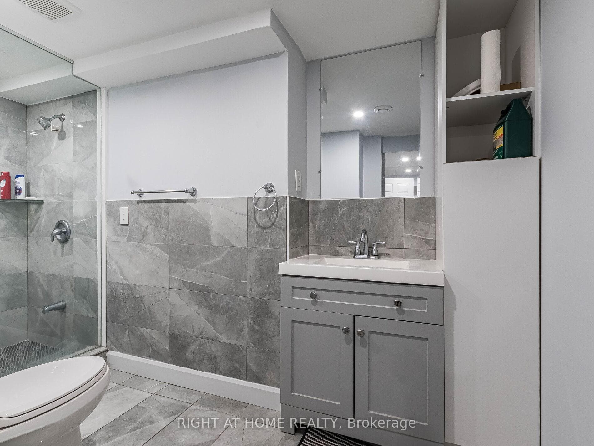 115 Holbrook Court photo 21