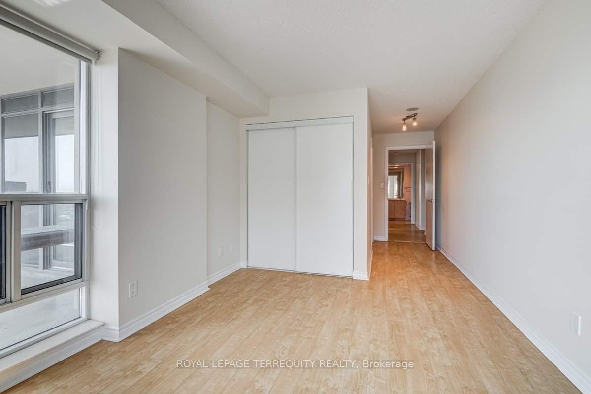 410 Queens Quay Unit 716 photo 15
