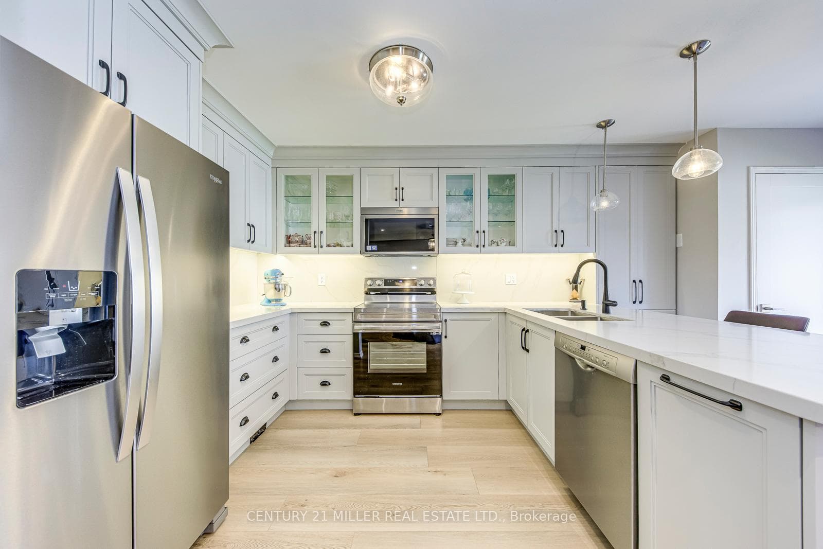 215 ROXTON Road photo 14